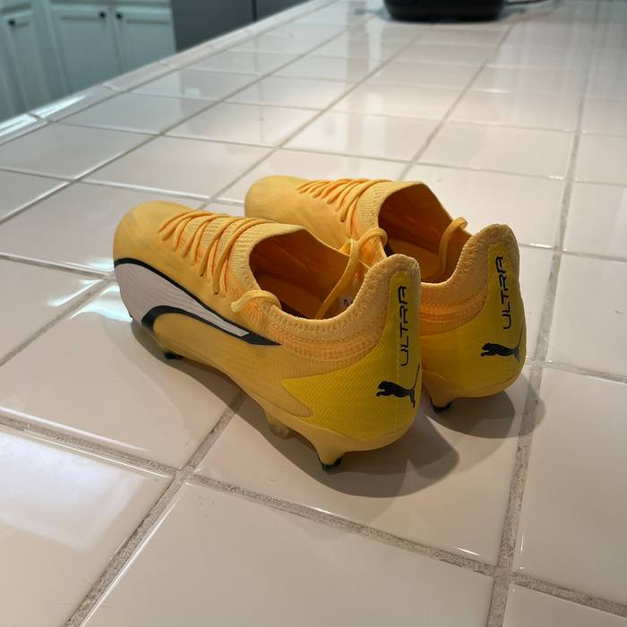 Puma Ultra Ultimate FGAG Soccer Cleats Yellow BlazeWhiteBlack Women's W8 New