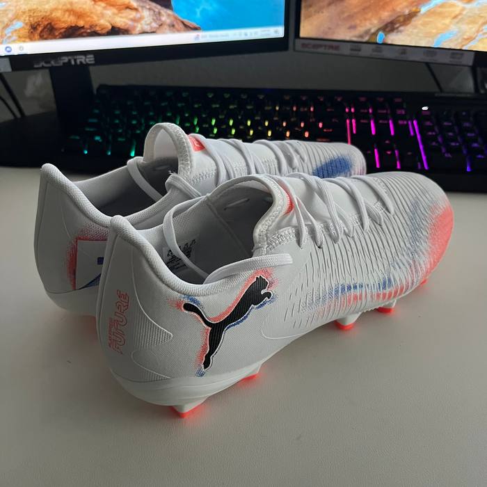 Puma Future 8 Play FGAG 108602-01 Men's White Pink Football Boots Size 9.5