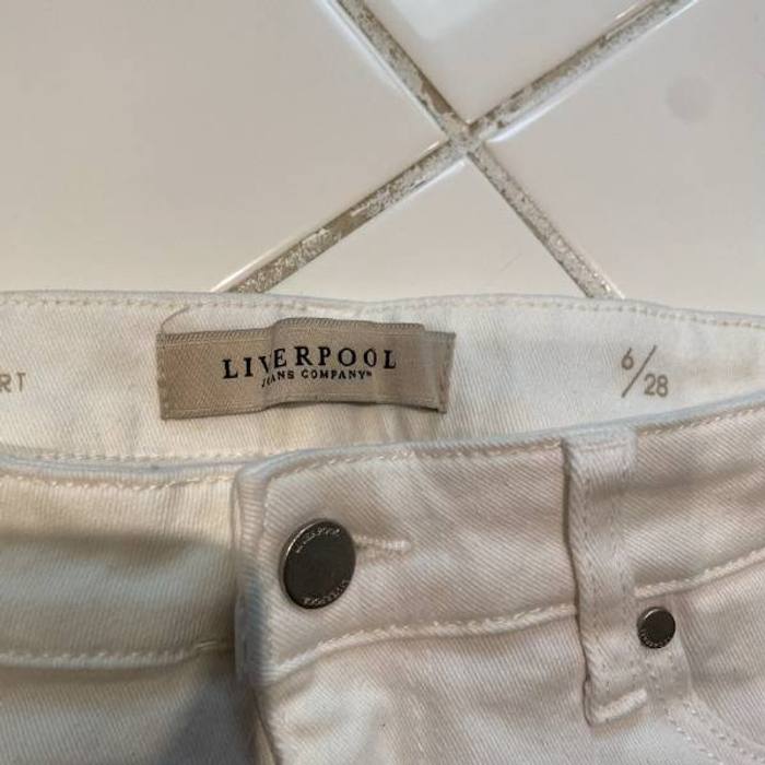 Liverpool jeans company Bright white jorts Size 6