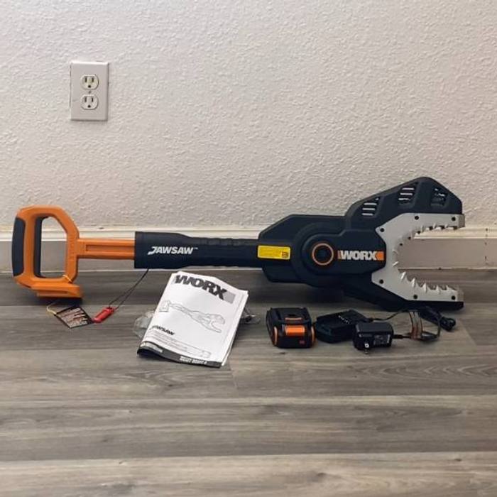 Worx Cordless Chainsaw 20V JawSaw Battery and Charger Included NEW IN HAND!