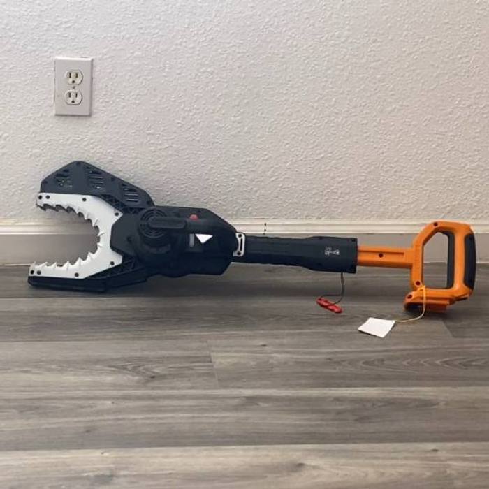 Worx Cordless Chainsaw 20V JawSaw Battery and Charger Included NEW IN HAND!