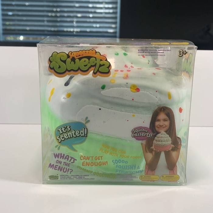 Squeezee Sweetz Scented Squishy Cupcake Squeeze Toy GreenWhite Ages 3+