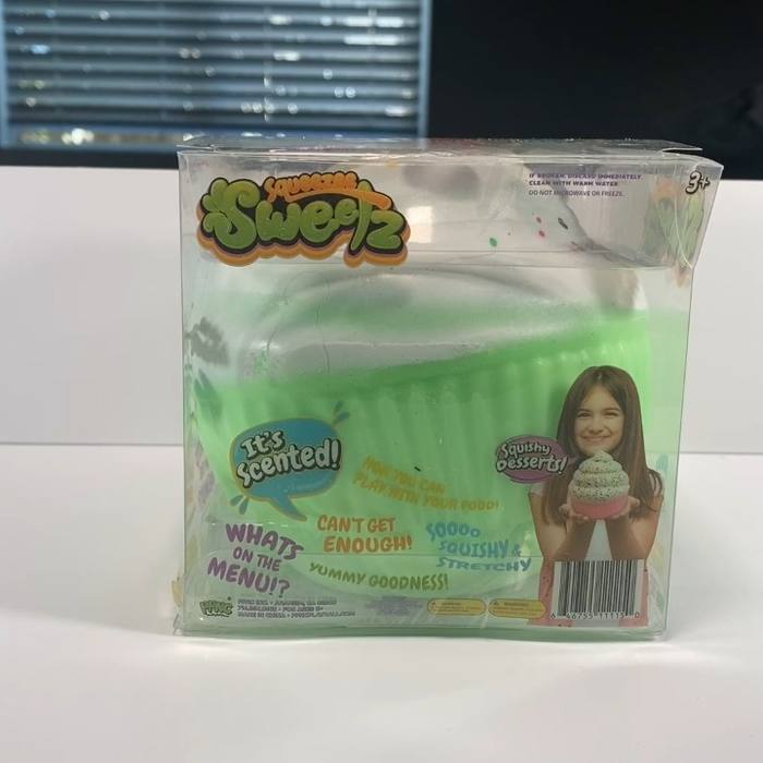 Squeezee Sweetz Scented Squishy Cupcake Squeeze Toy GreenWhite Ages 3+