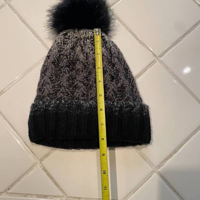 Gray Ombre Cable Knit Beanie Hat Black Faux Fur Pom Pom Winter
