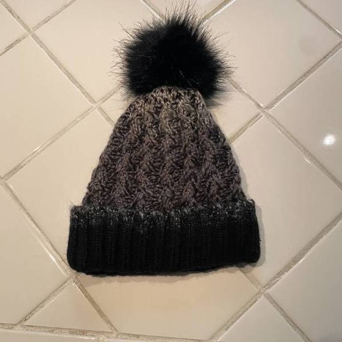 Gray Ombre Cable Knit Beanie Hat Black Faux Fur Pom Pom Winter