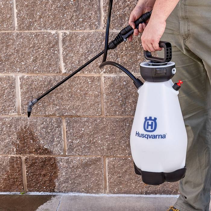 Husqvarna 2-Gallon Plastic Pump Sprayer Handheld Lawn Garden New